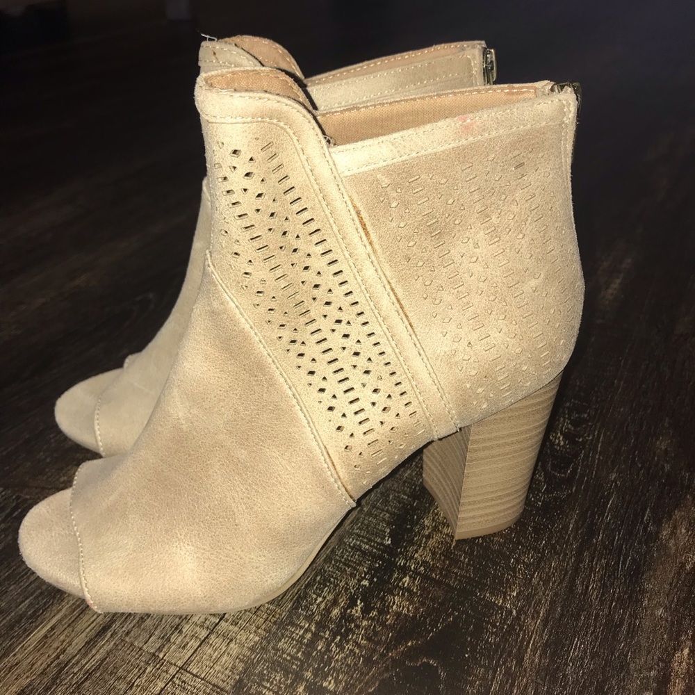 Report Peep Toe Booties Size 7 1/2